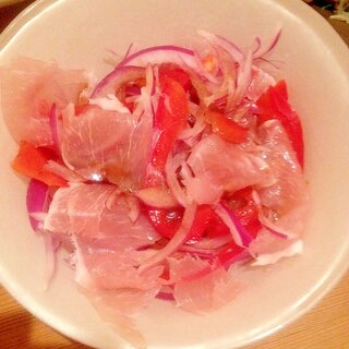 紫玉葱とパプリカ、生ハムのサラダ